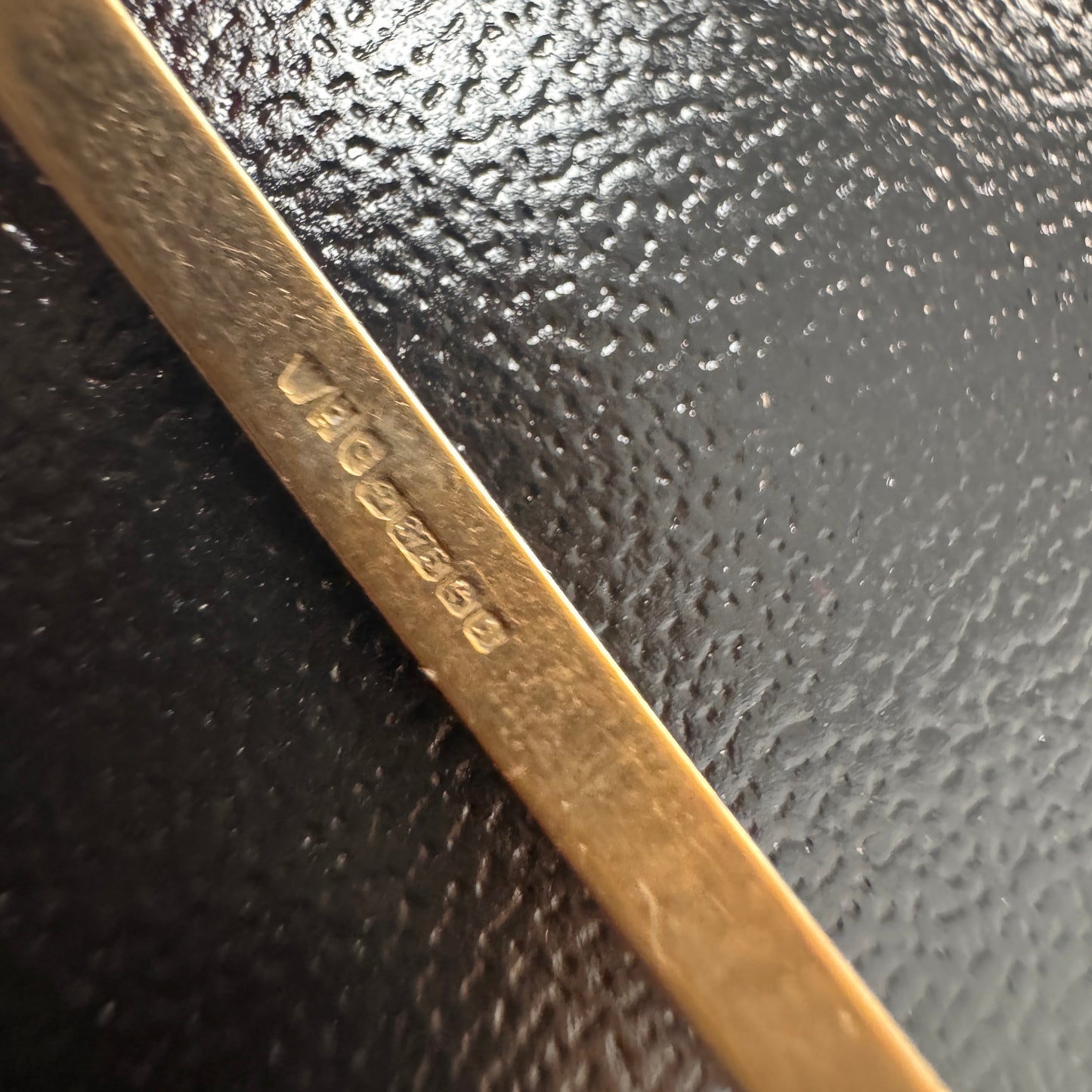 9ct Gold Detailed Engraved Bangle