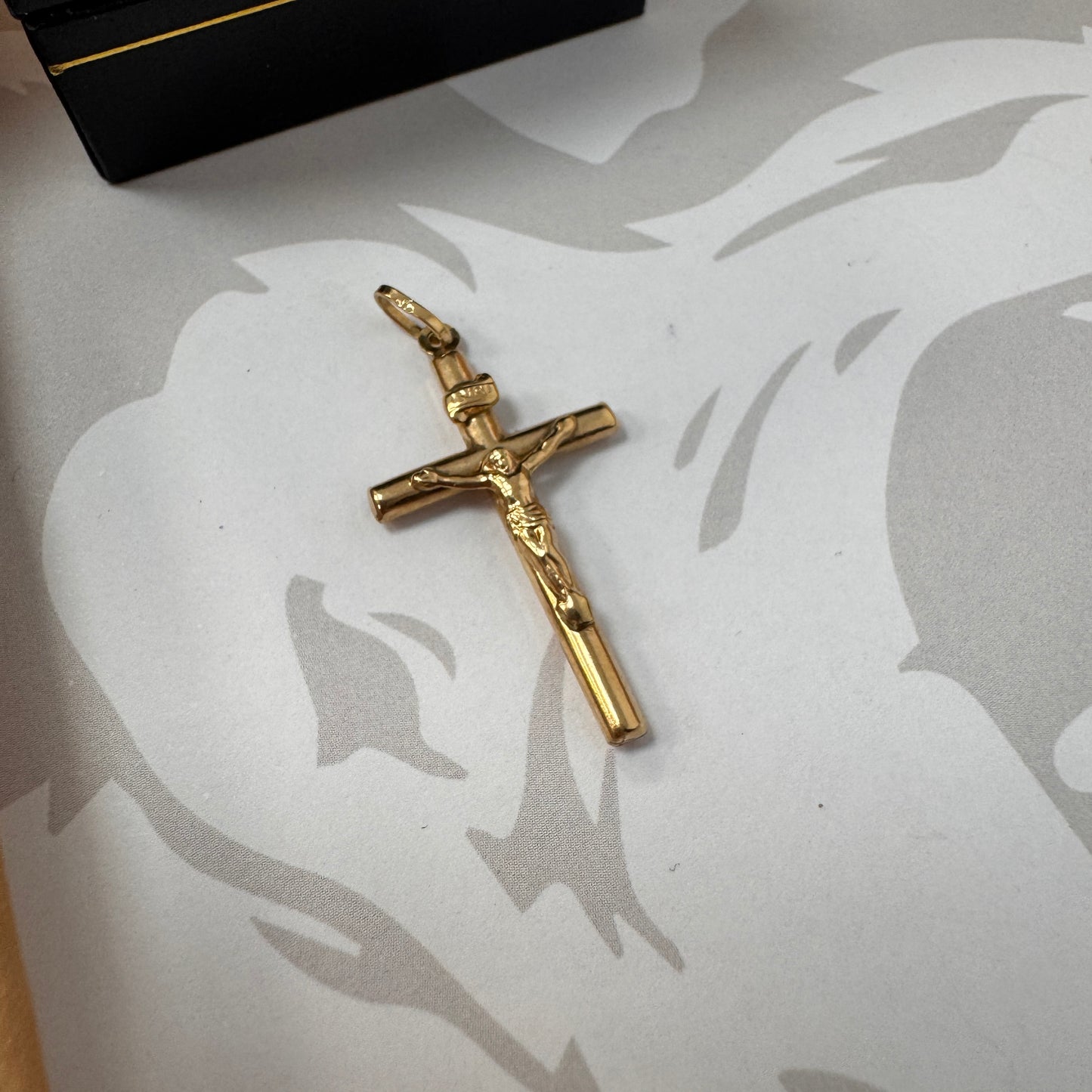 9ct Gold Crucifix Pendant
