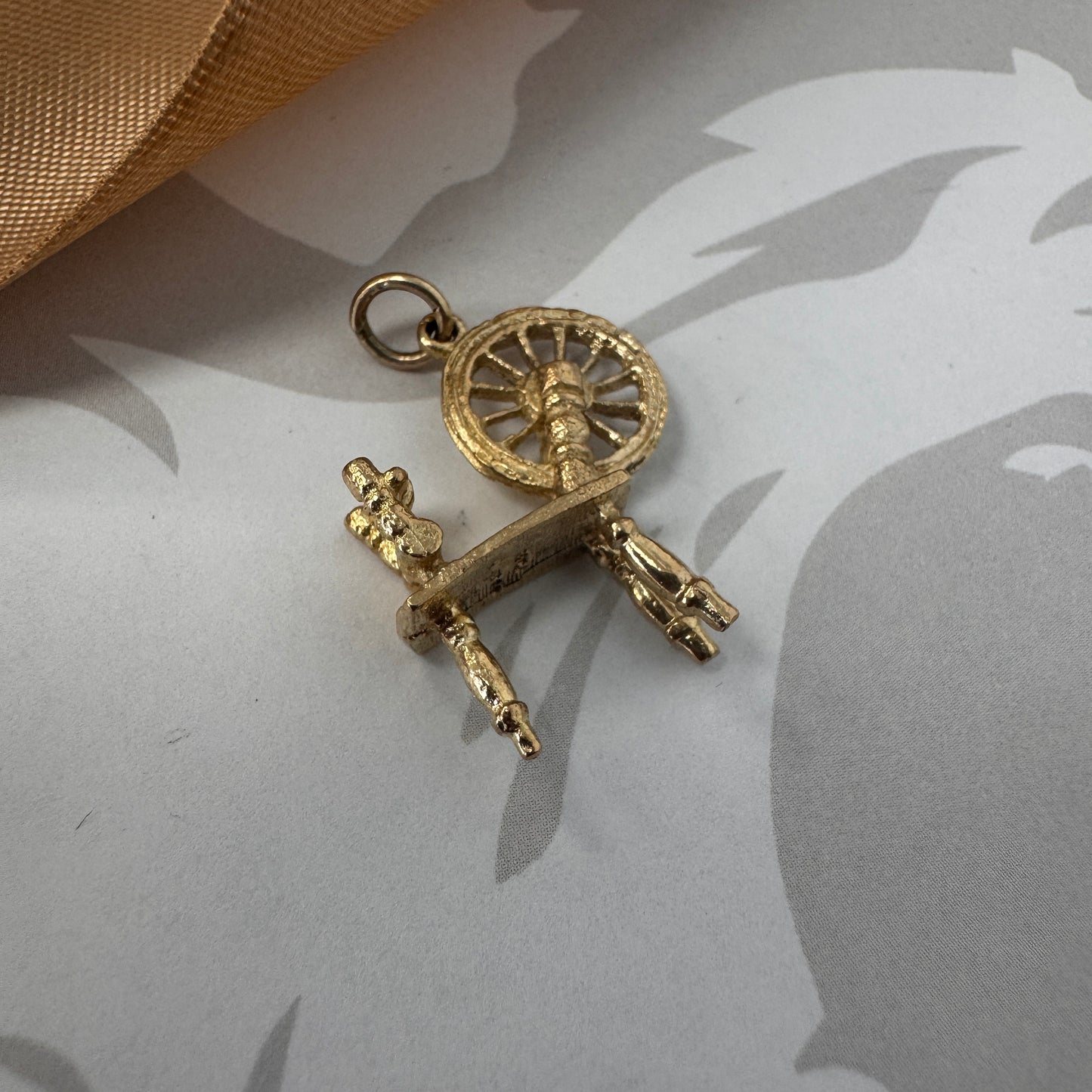 Vintage 9ct Gold Spinning Wheel Charm