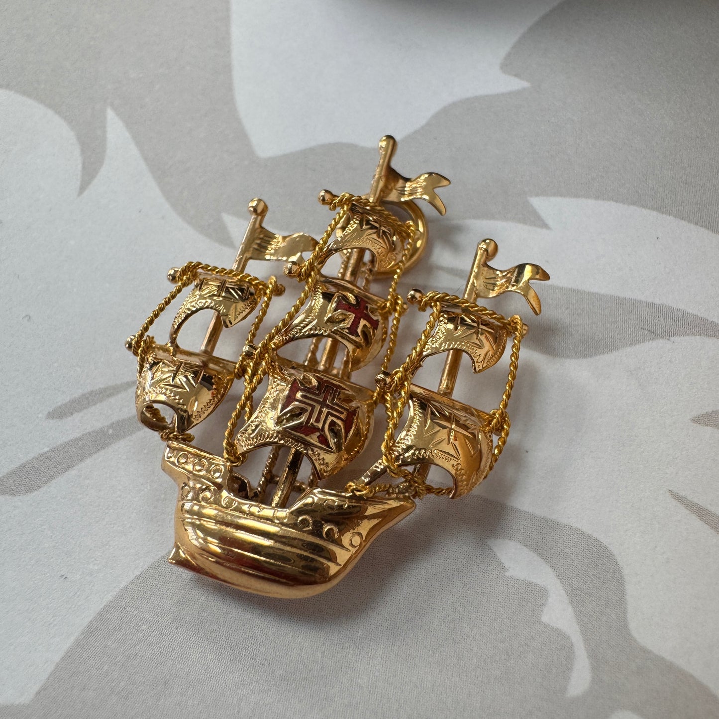 18ct Gold Sailing Ship Pendant