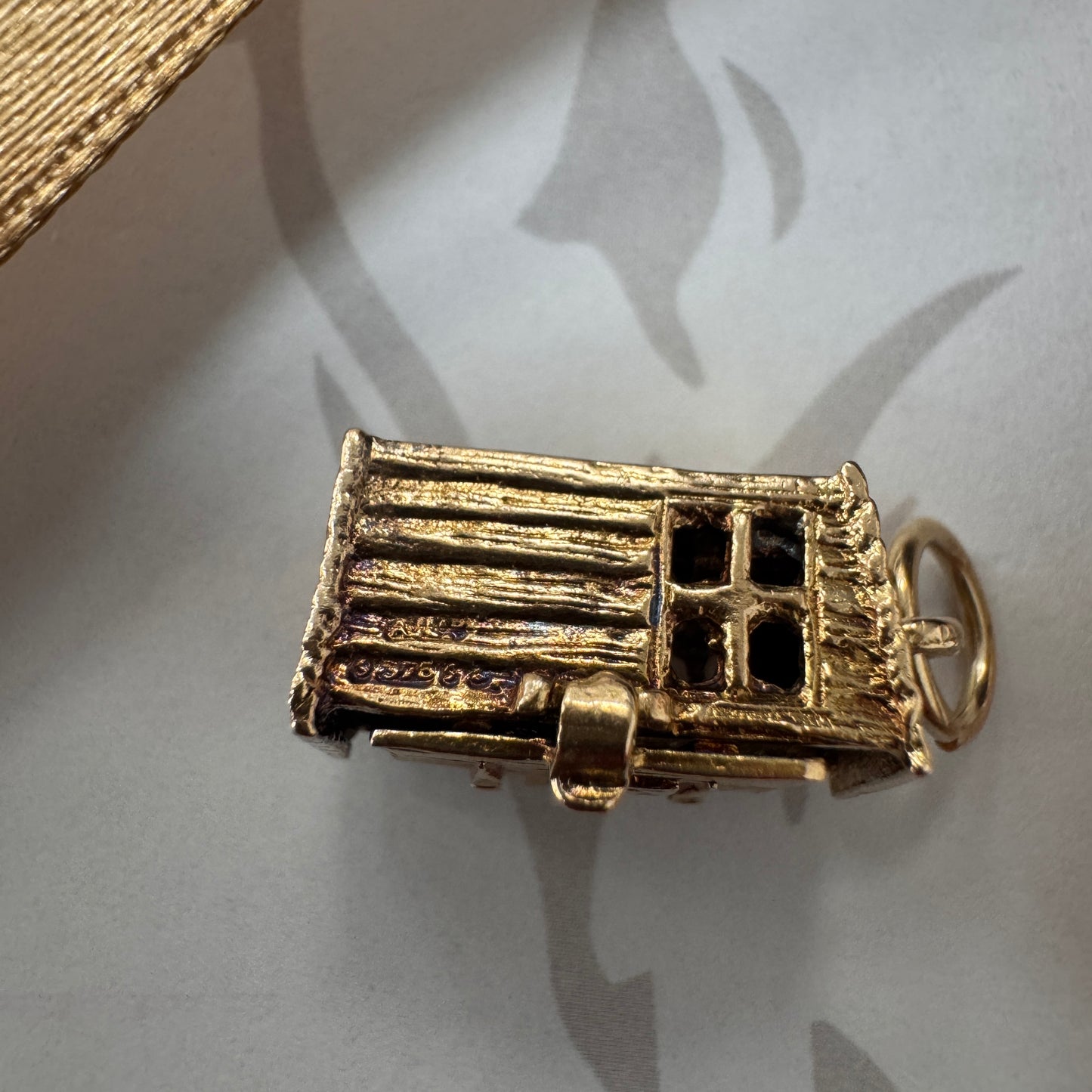 9ct Gold Opening Novelty Toilet Charm Pendant
