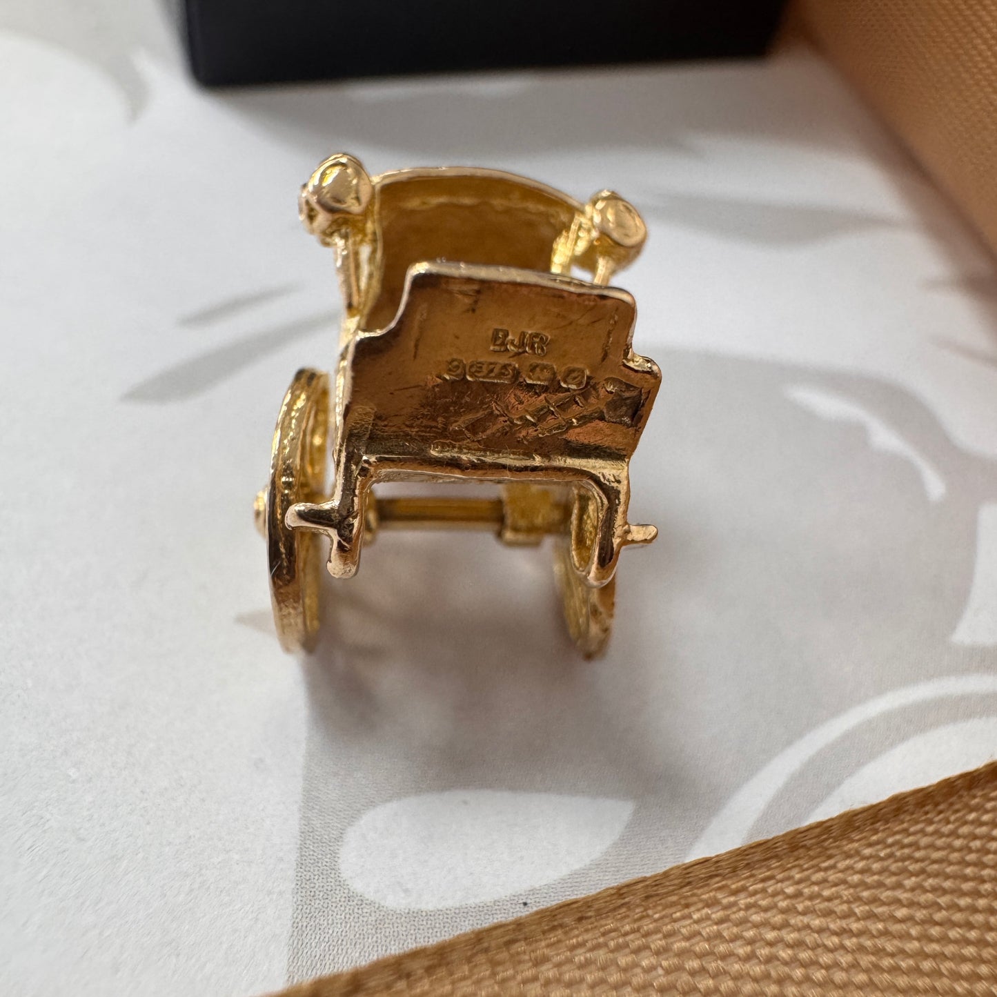 9ct Gold Horse-Drawn Carriage Charm