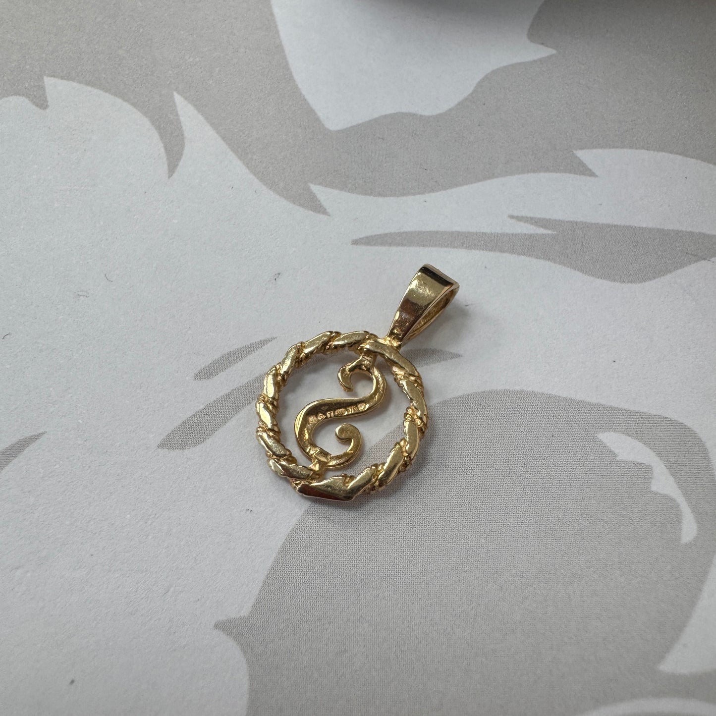 9ct Gold Letter S Pendant