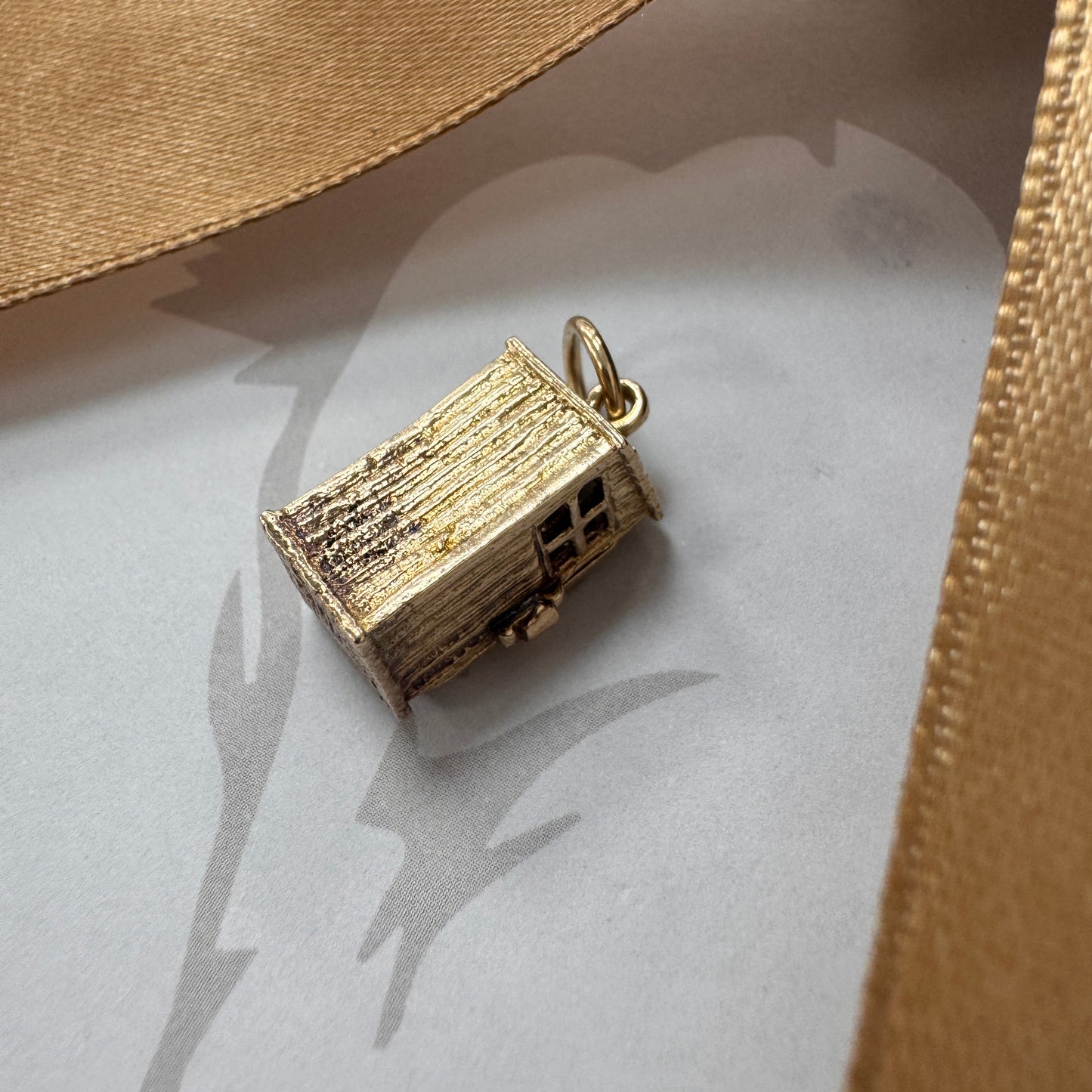 9ct Gold Opening Novelty Toilet Charm Pendant