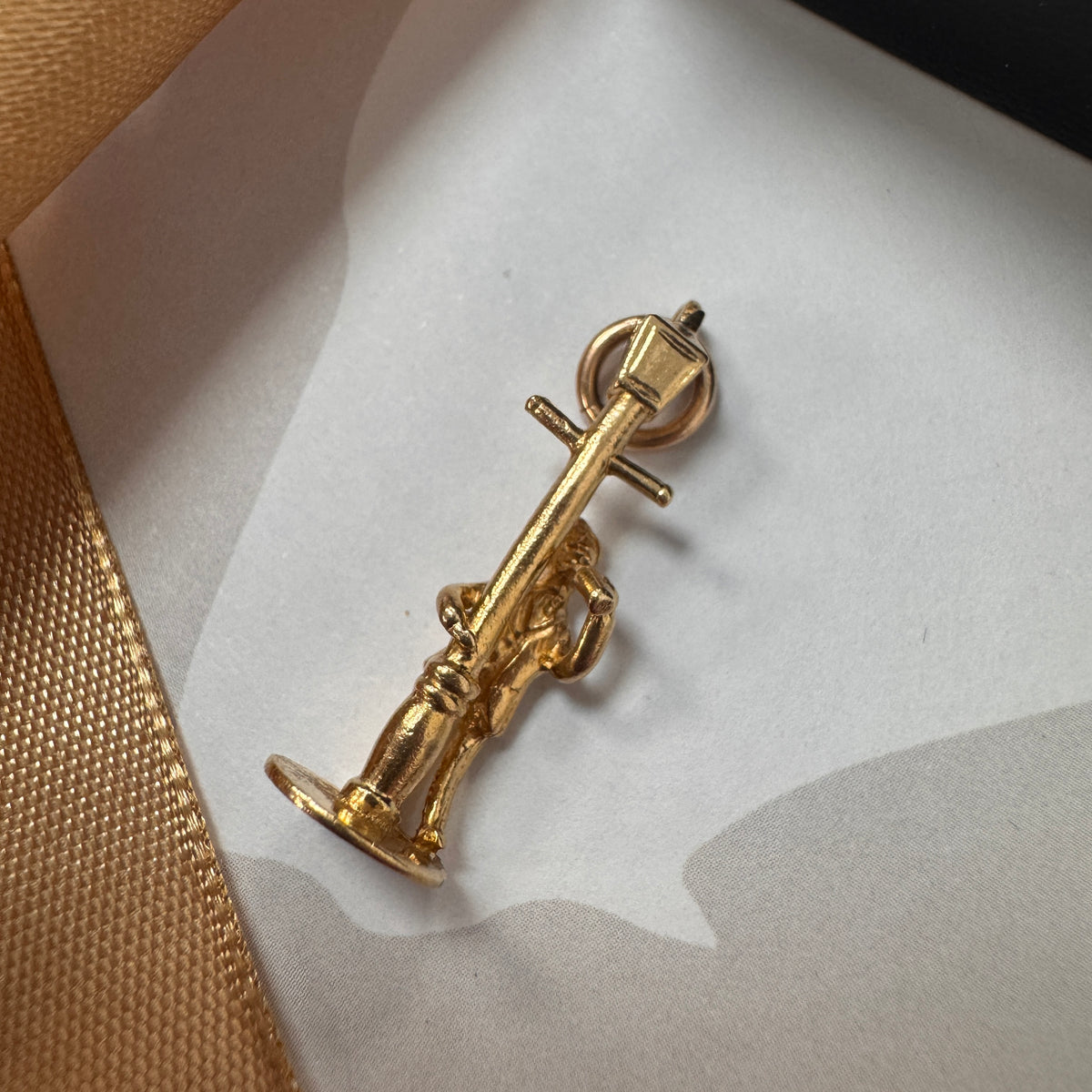 9ct Yellow Gold Man Under Street Lamp Scene Charm