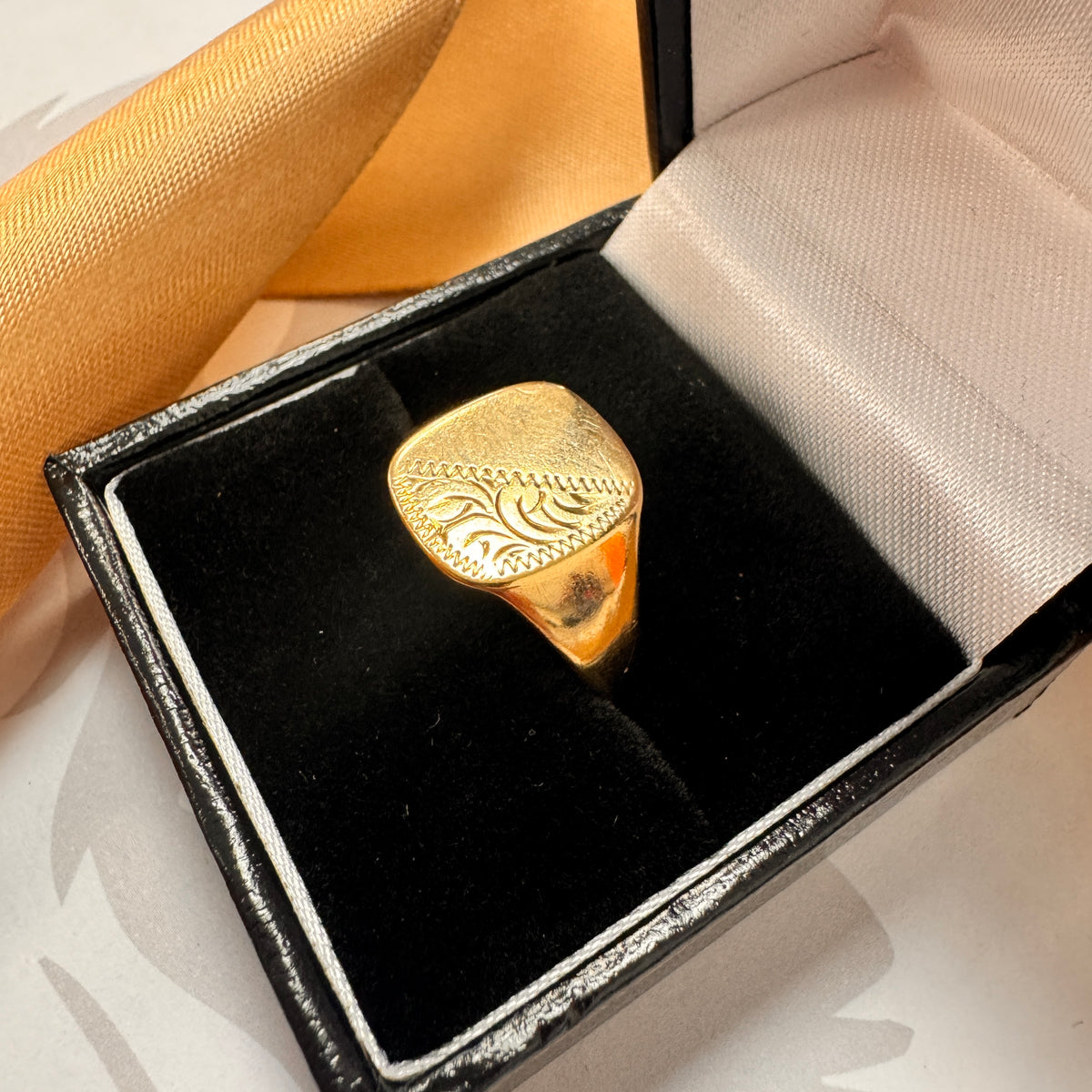 9ct Yellow Gold Engraved Signet Ring