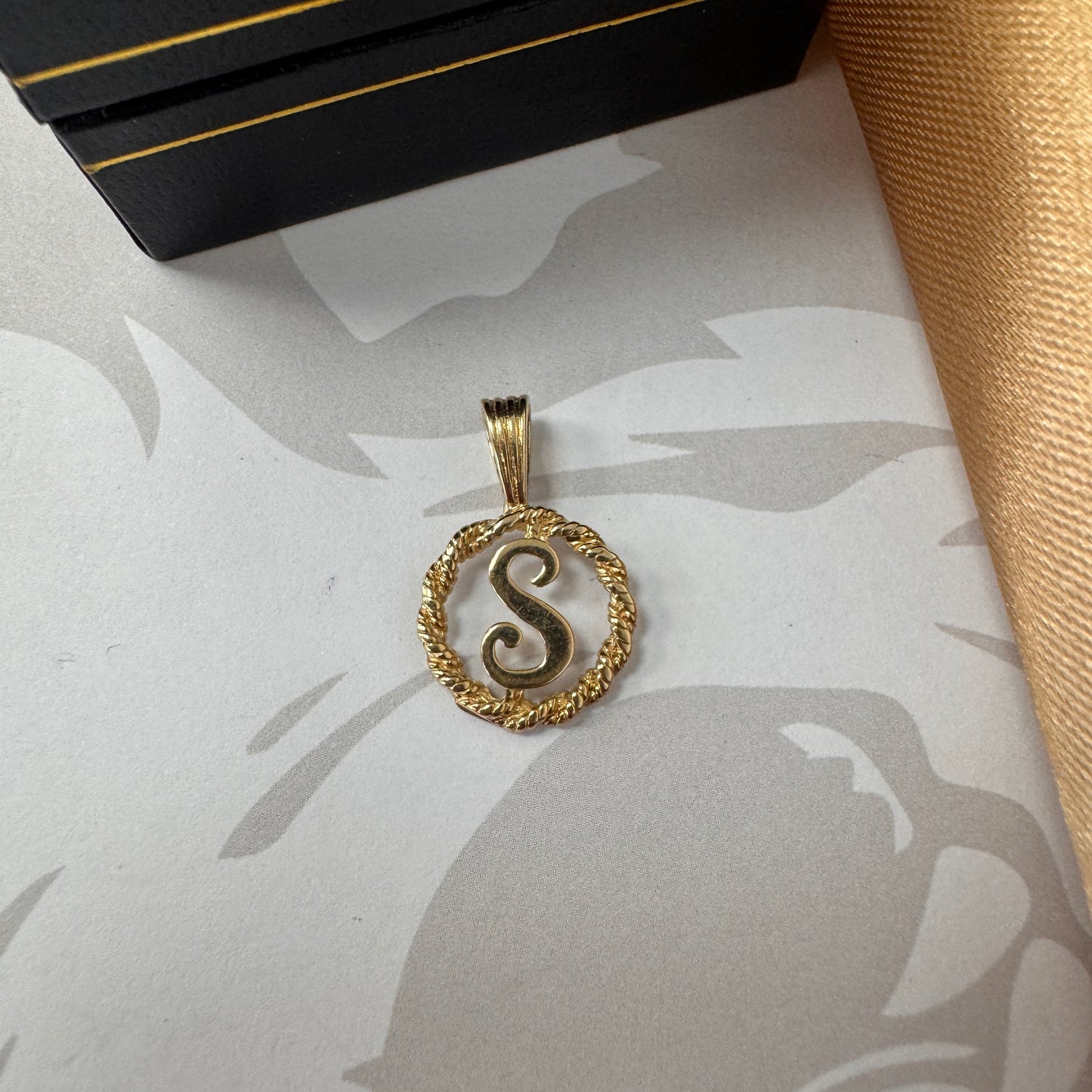 9ct Gold Letter S Pendant