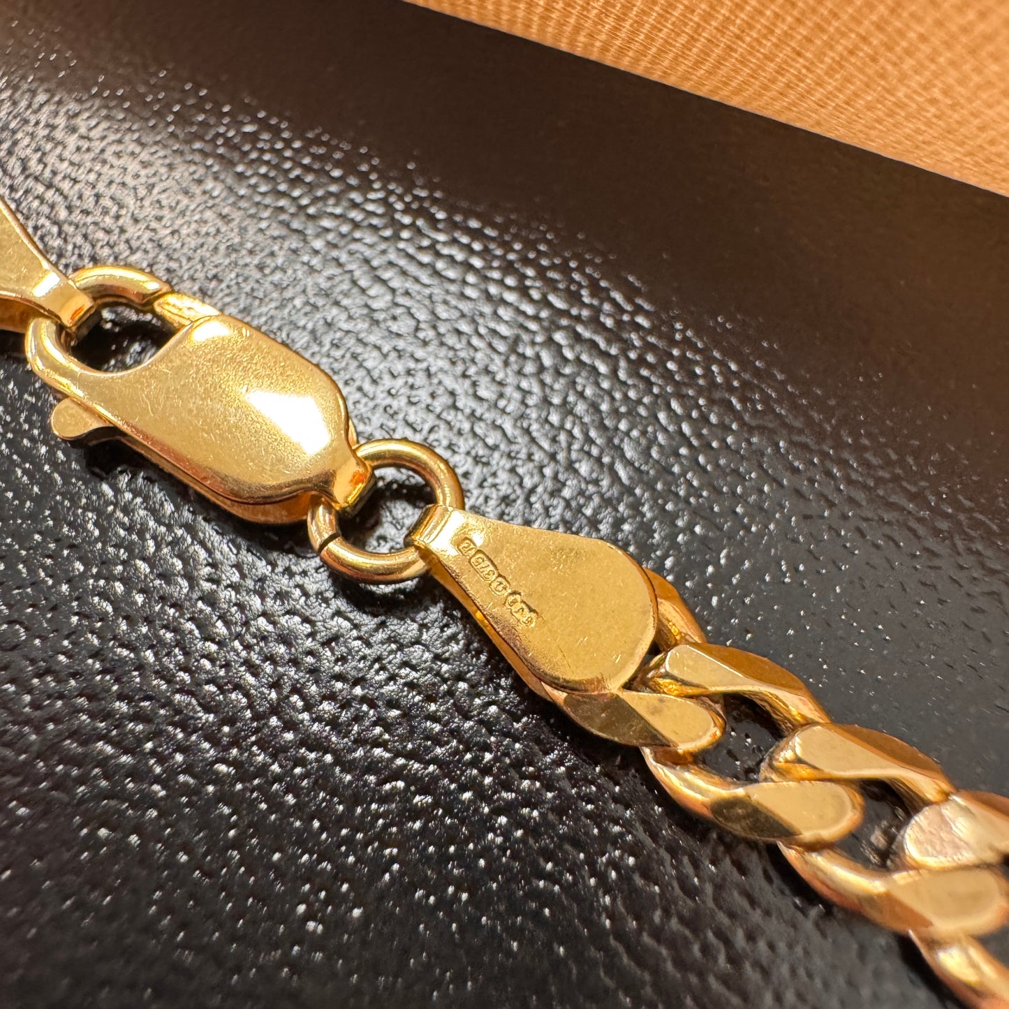 9ct Gold Figaro Chain 28 Inch