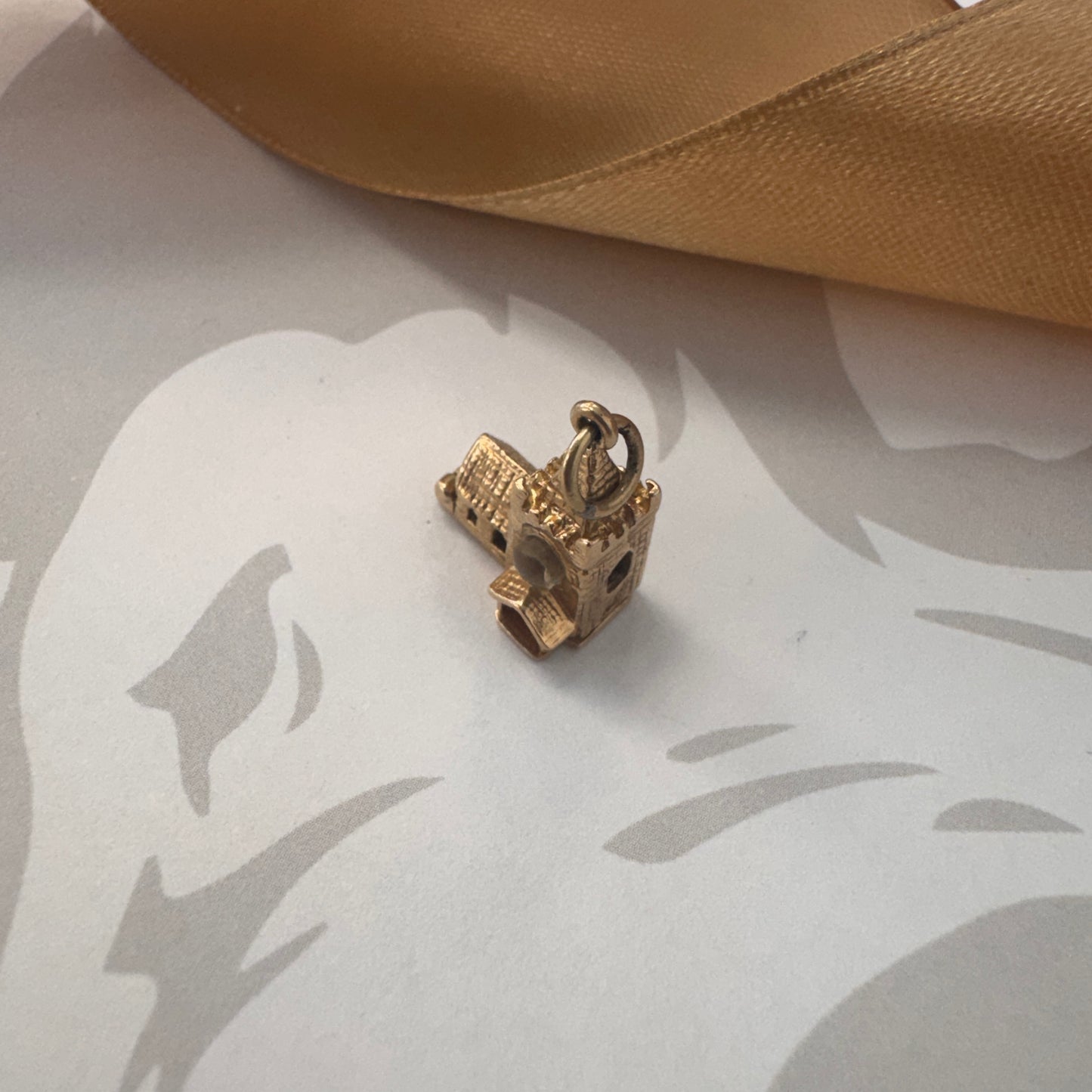 Vintage 9ct Gold Opening Chapel Church Charm