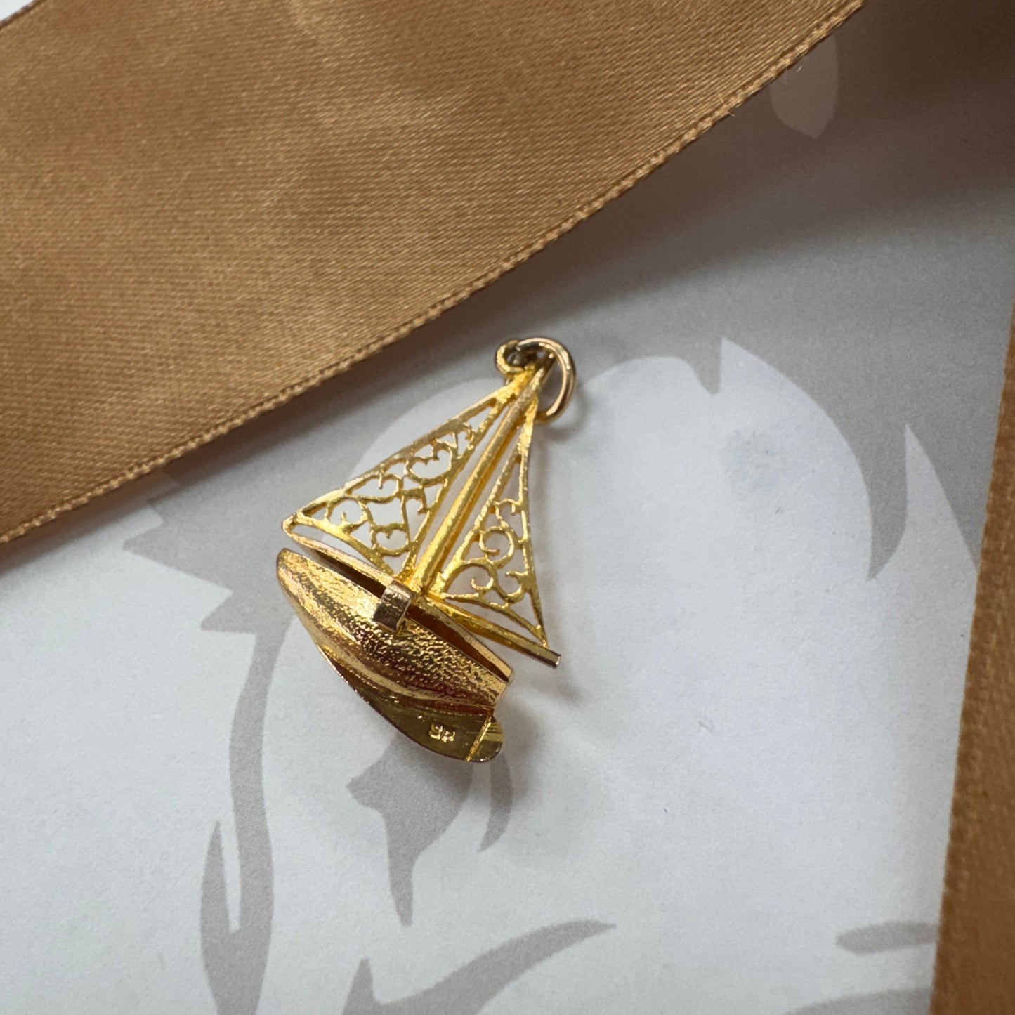 9ct Gold Opening Boat Charm Pendant