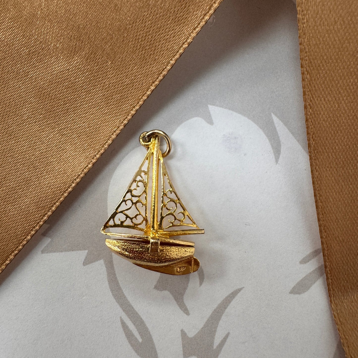 9ct Gold Opening Boat Charm Pendant