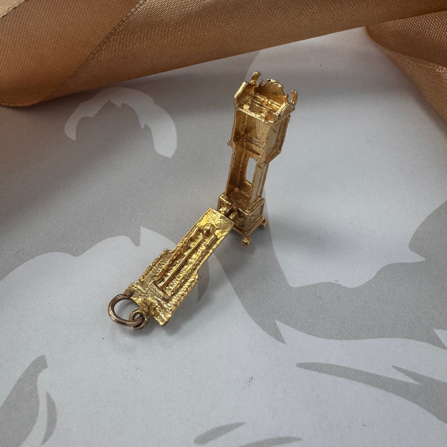 Vintage 9ct Gold Opening Grandfather Clock Charm