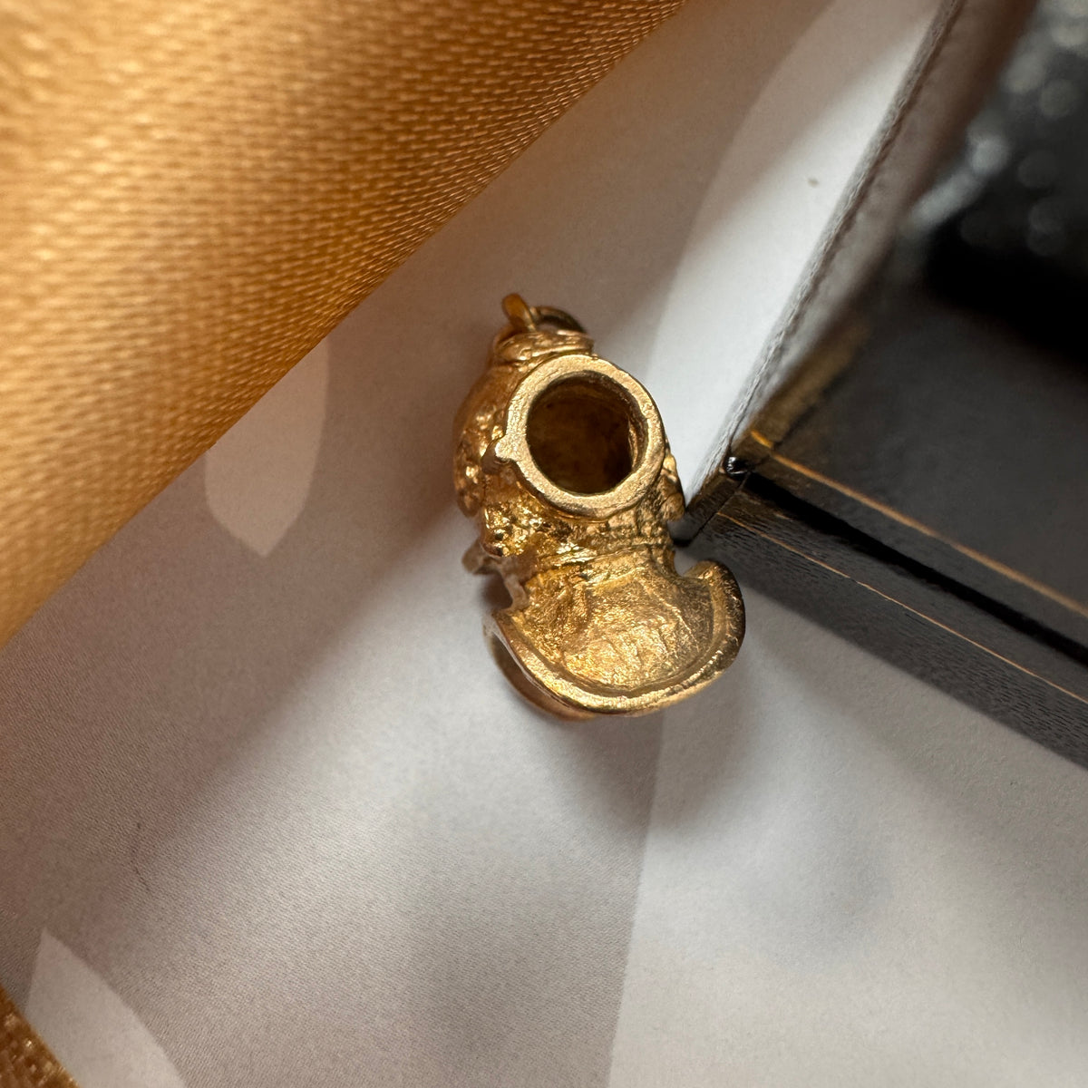 9ct Yellow Gold Vintage Diving Helmet Charm