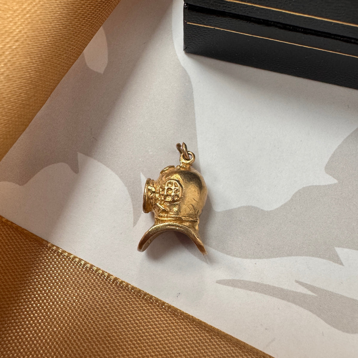 9ct Yellow Gold Vintage Diving Helmet Charm