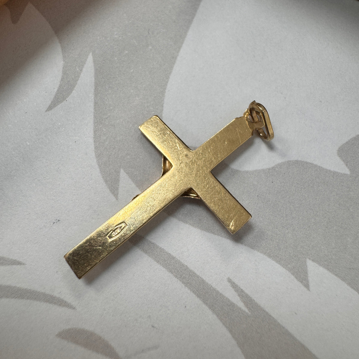 9ct Yellow Gold Crucifix Pendant